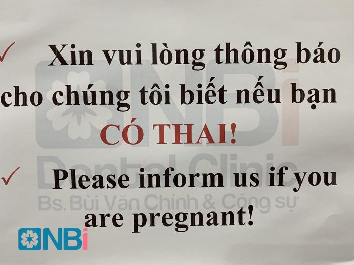 Thông báo quan trọng trước cửa phòng chụp X- quang nha khoa NBi.